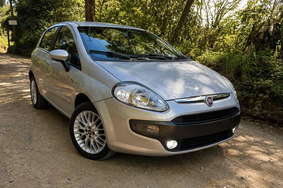 FIAT PUNTO 1.6 ESSENCE 16V FLEX 4P MANUAL FIAT PUNTO 1.6 ESSENCE 16V FLEX 4P MANUAL